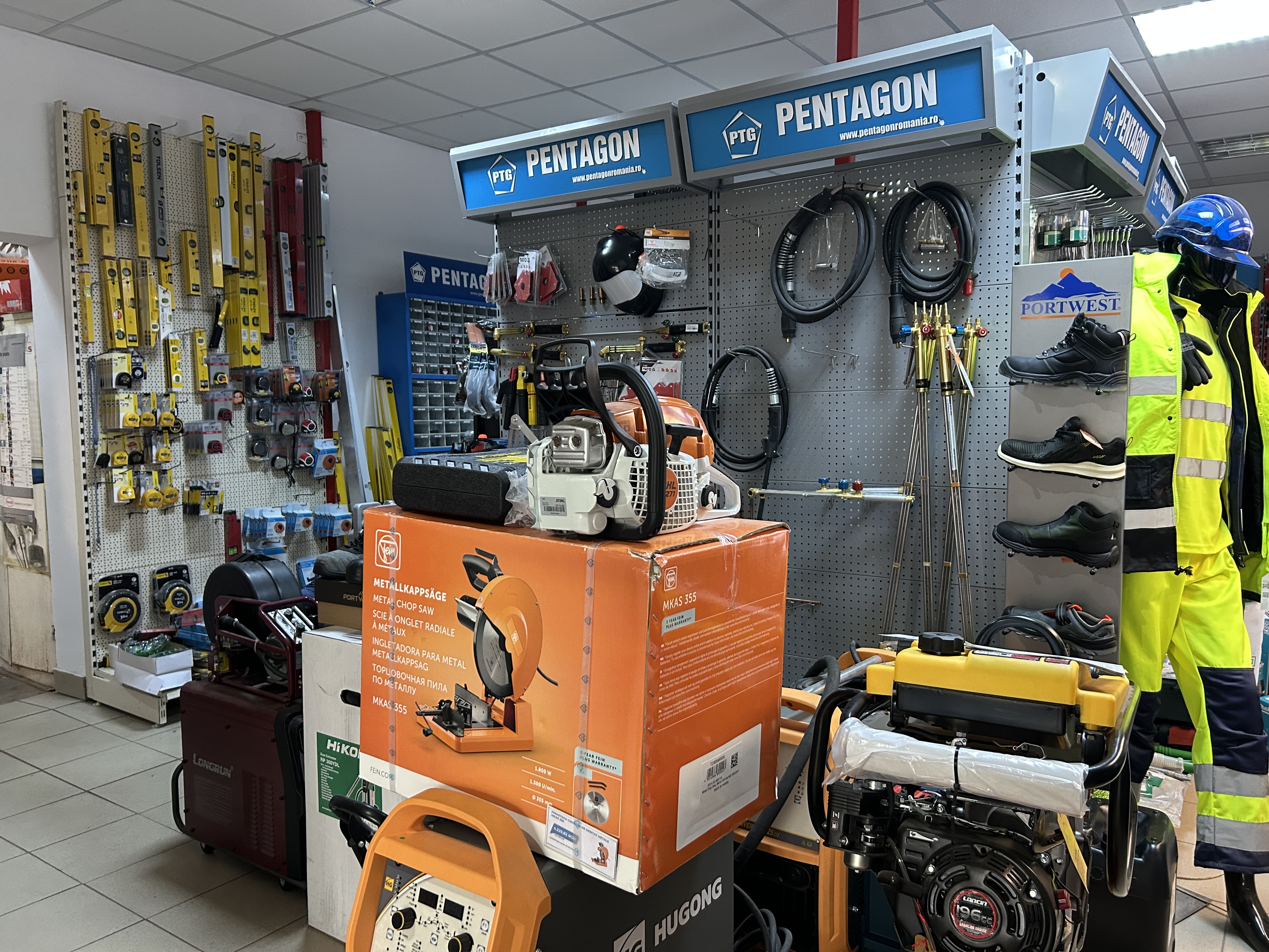 Showroom Pentagon România